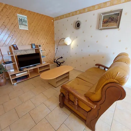Naudissou Avec Piscine Couverte A Holiday home *