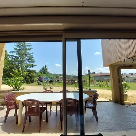 Naudissou Avec Piscine Couverte A Sarlat-la-Caneda
